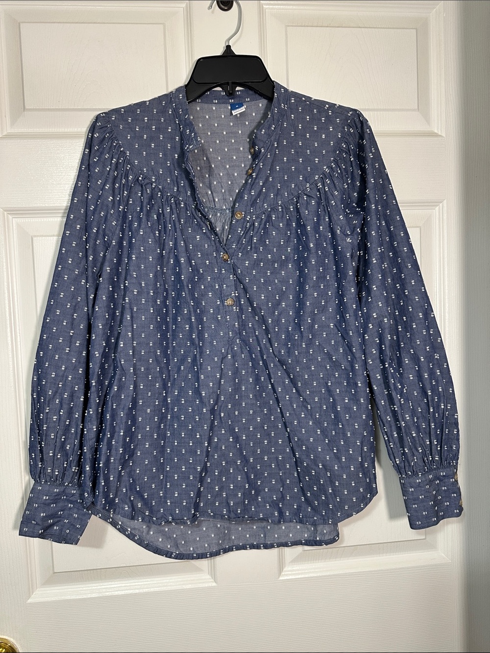 Old Navy  Blue Button-Front top